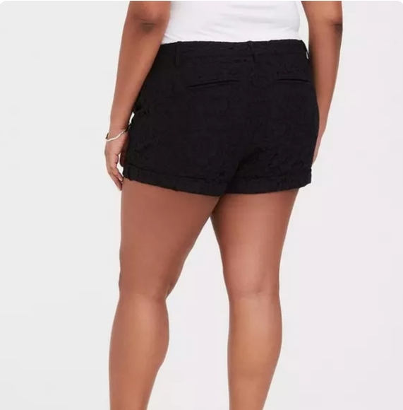 Torrid Black Lace Studio Short 20 - Picture 2 of 6